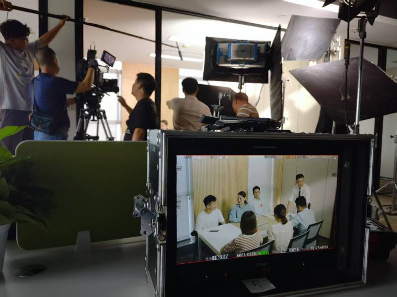 阿瓦提县TVC拍摄公司：科技产品视觉化大师，诠释未来感与功能美学
